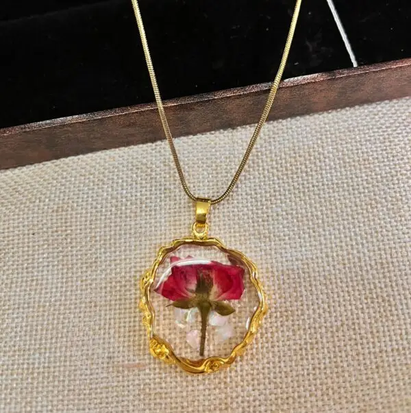 Fleur de Feu box chain Necklace
